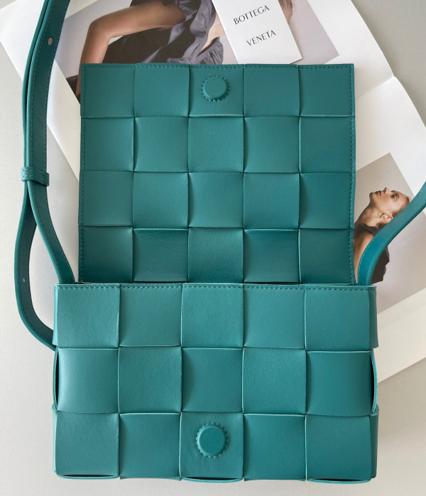 Bo*te*ga ve*ne*ta cassette