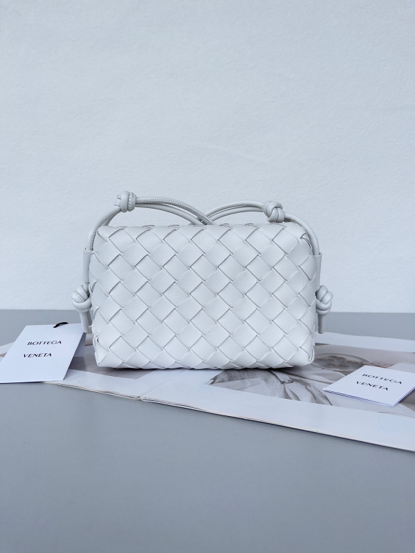 Bo*te*ga ve*ne*ta mini loop camera bag