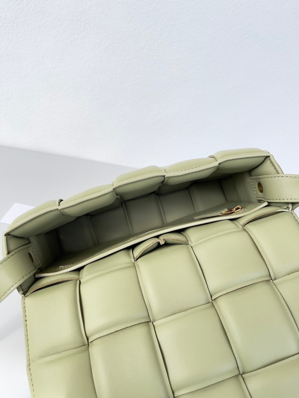 Bo*te*ga ve*ne*ta cassette