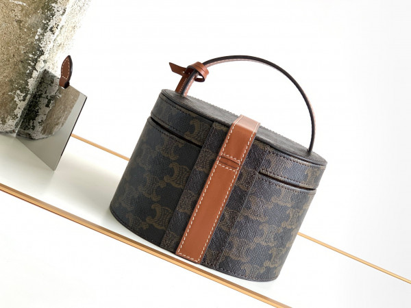 Ce**e vanity case in triomphe