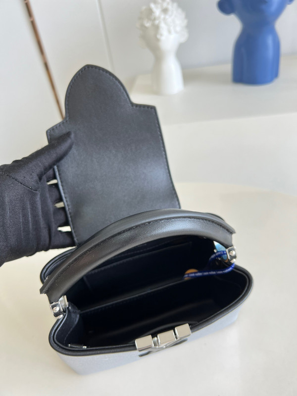 l**is V*t*n capucines mini