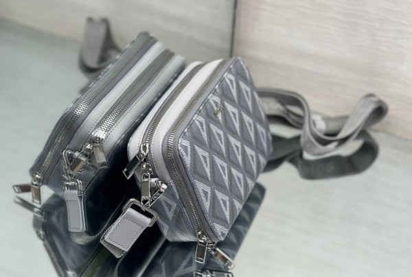 D*or messenger pouch