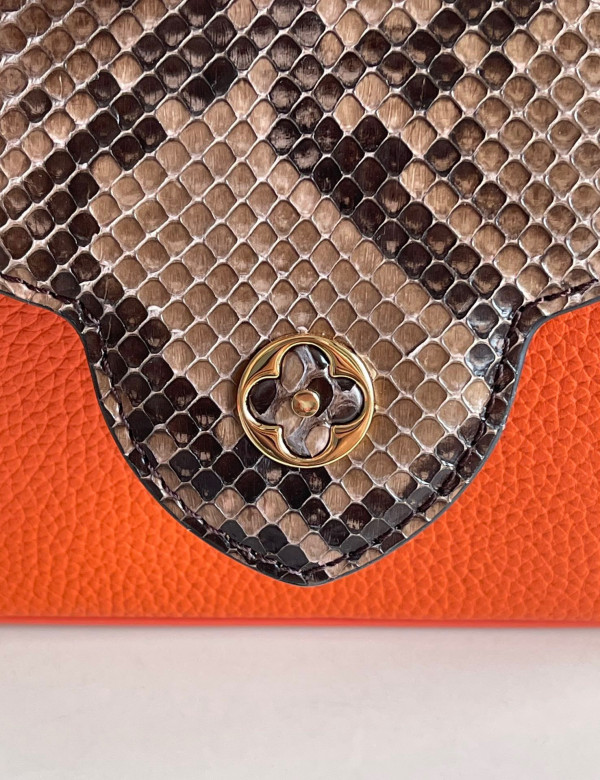 l**is V*t*n capucines mini