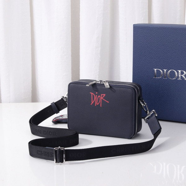 D*or and shawn messenger pouch
