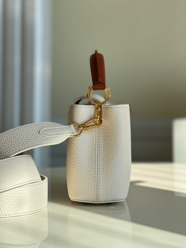 l**is V*t*n capucines mini