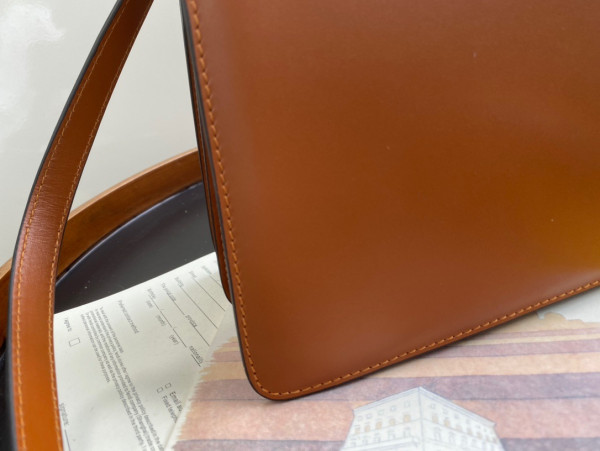 F**di peekaboo iseeu east-west