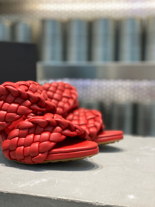 Bo*te*ga ve*ne*ta curve