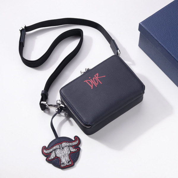 D*or and shawn messenger pouch