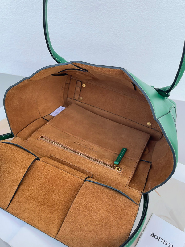 Bo*te*ga ve*ne*ta arco