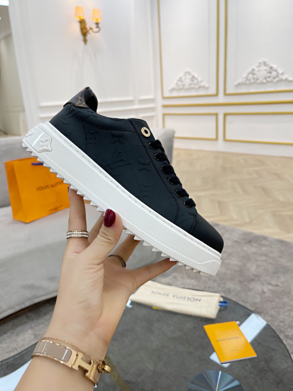 l**is V*t*n women"s time out sneaker