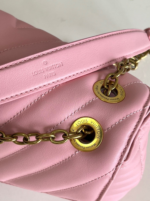 l**is V*t*n new wave chain bag