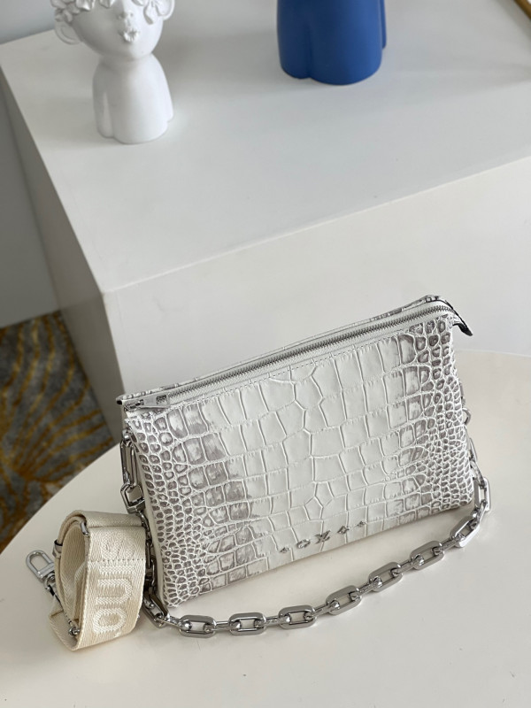 l**is V*t*n coussin pm