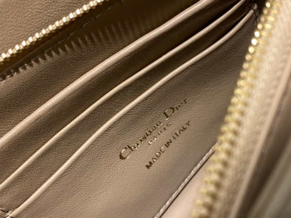 D*or caro zipped pouch with chain