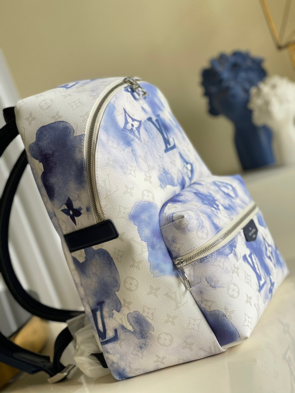 l**is V*t*n discovery backpack