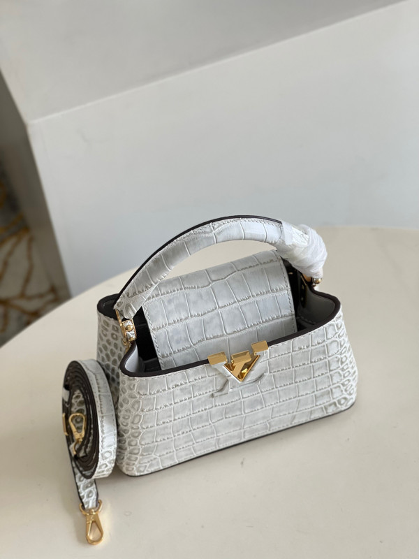 l**is V*t*n capucines mini