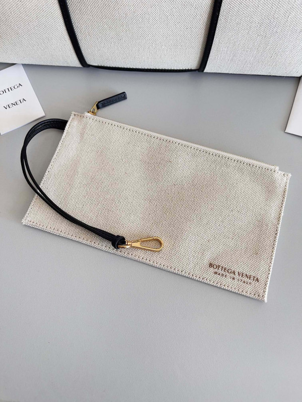 Bo*te*ga ve*ne*ta arco medium tote