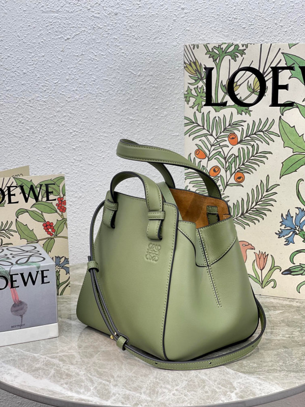 LOEWE Hammock Nugget bag