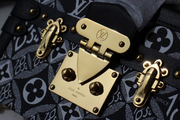 l**is V*t*n since 1854 petite malle