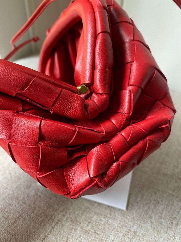 Bo*te*ga ve*ne*ta mini pouch