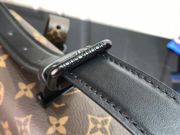 l**is V*t*n robusto briefcase