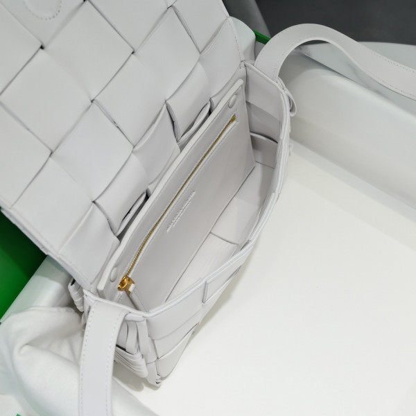 Bo*te*ga ve*ne*ta cassette