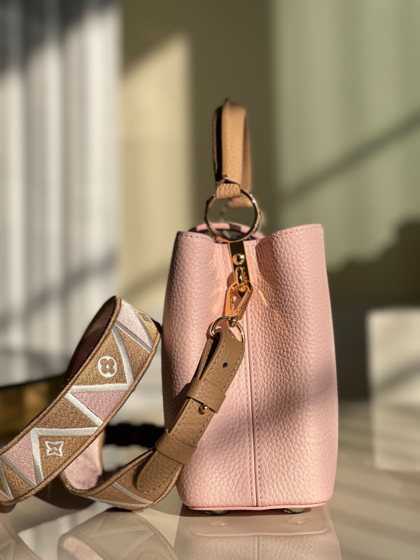 l**is V*t*n capucines bb