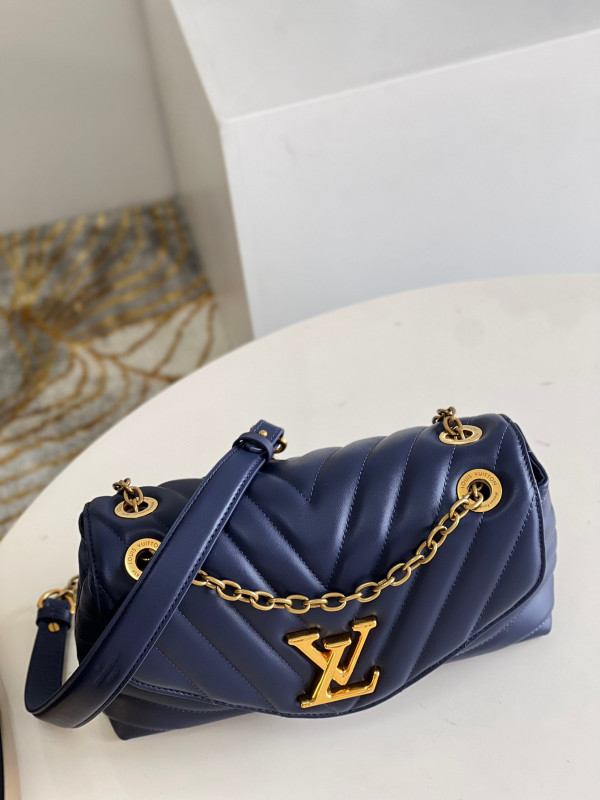 l**is V*t*n new wave chain bag