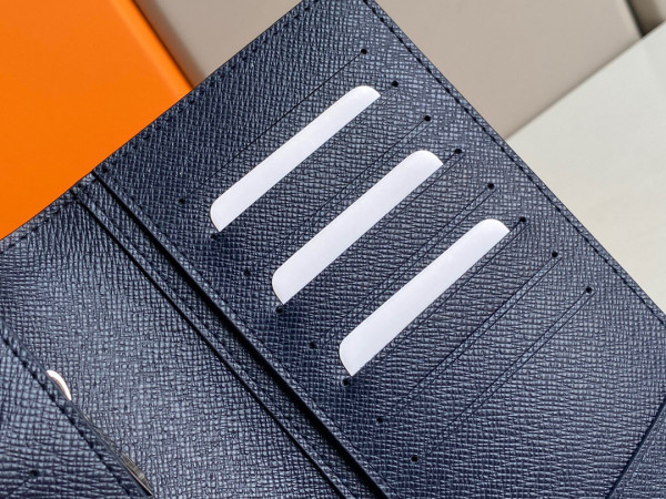 l**is V*t*n brazza wallet