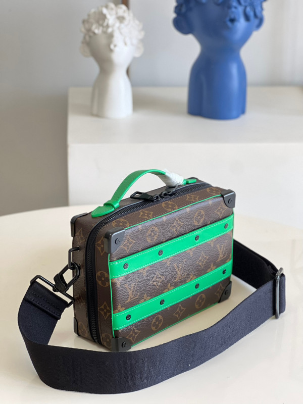 l**is V*t*n handle soft trunk