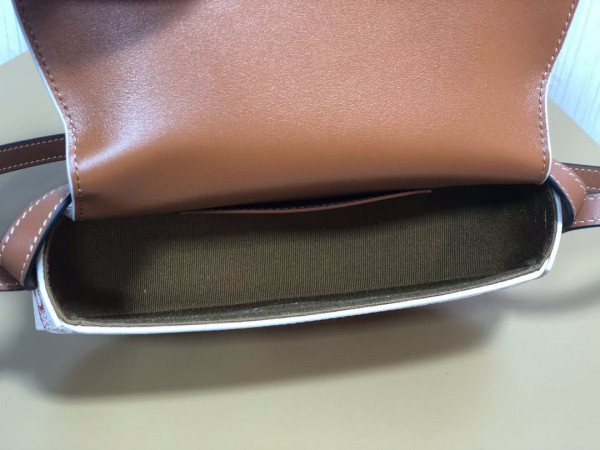 Ce**e clutch on strap