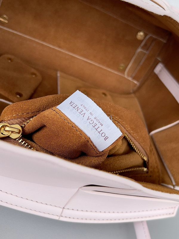 Bo*te*ga ve*ne*ta arco