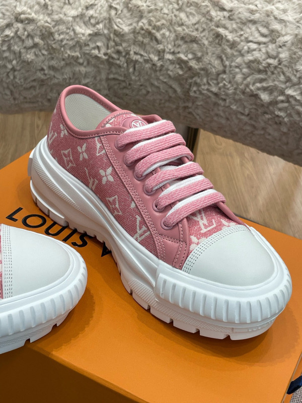 l**is V*t*n squad sneaker