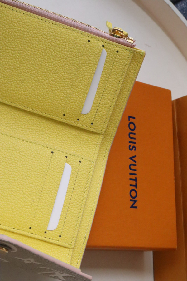 l**is V*t*n victorine wallet