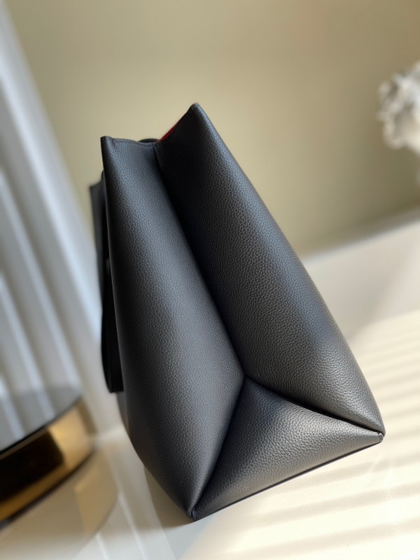 l**is V*t*n lockme shopper