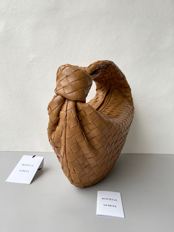 Bo*te*ga ve*ne*ta teen jodie