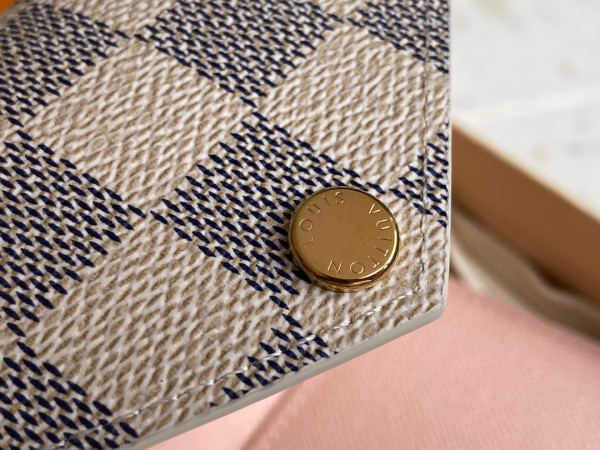 l**is V*t*n victorine wallet