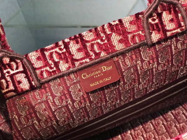 large D*or book tote