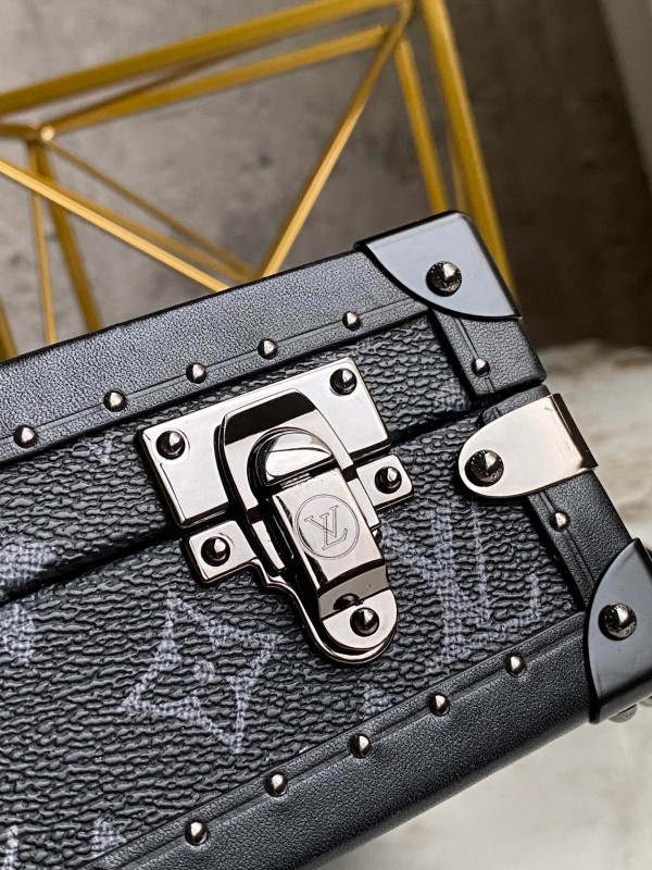 l**is V*t*n clutch box