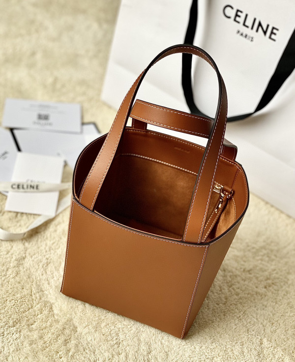 Ce**e cube bag cuir triomphe