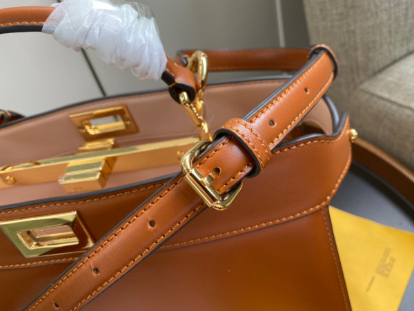 F**di peekaboo iseeu east-west