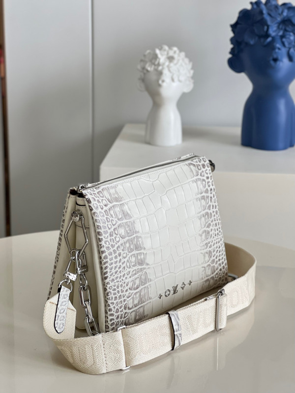 l**is V*t*n coussin pm