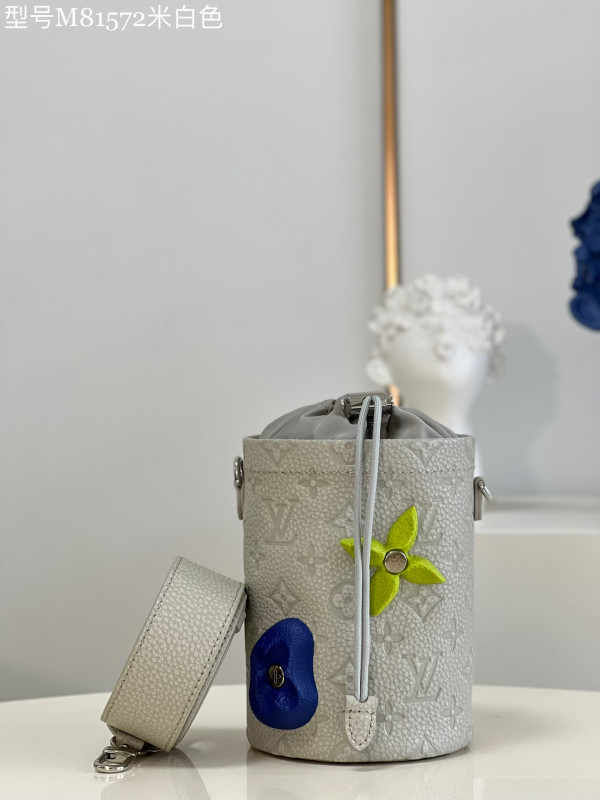 l**is V*t*n chalk pouch