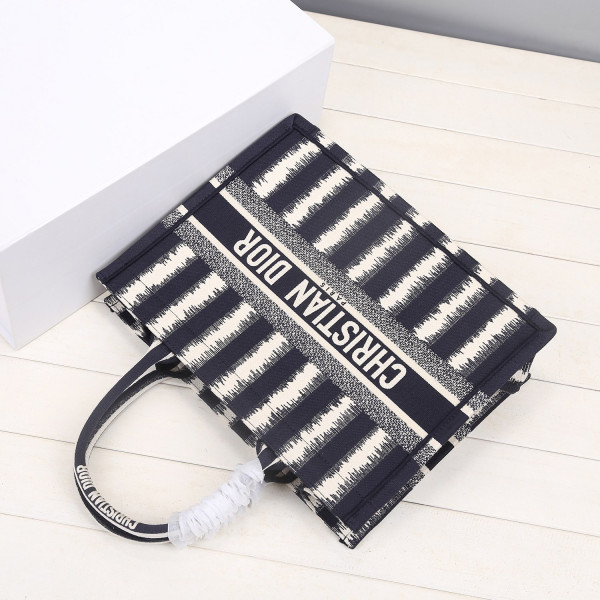 medium D*or book tote