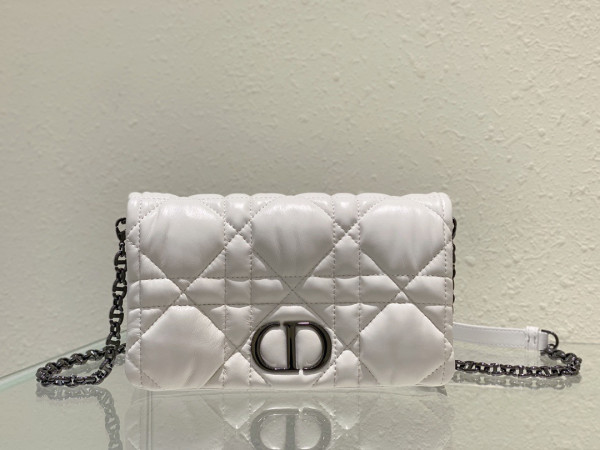 D*or caro macrocannage pouch