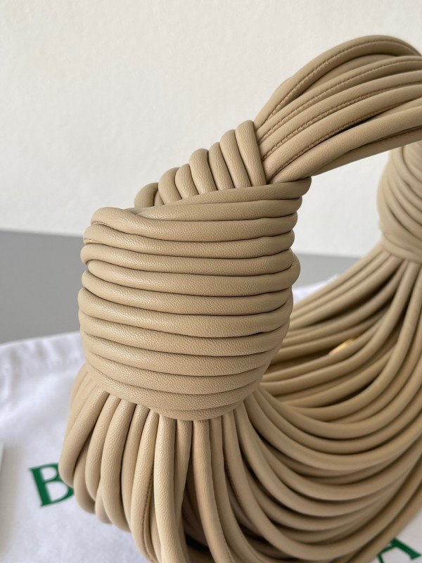 Bo*te*ga ve*ne*ta double knot