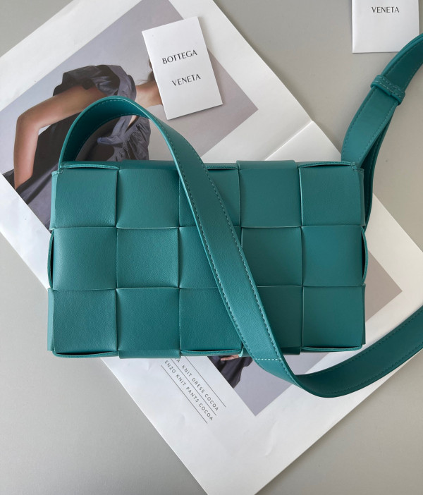 Bo*te*ga ve*ne*ta cassette