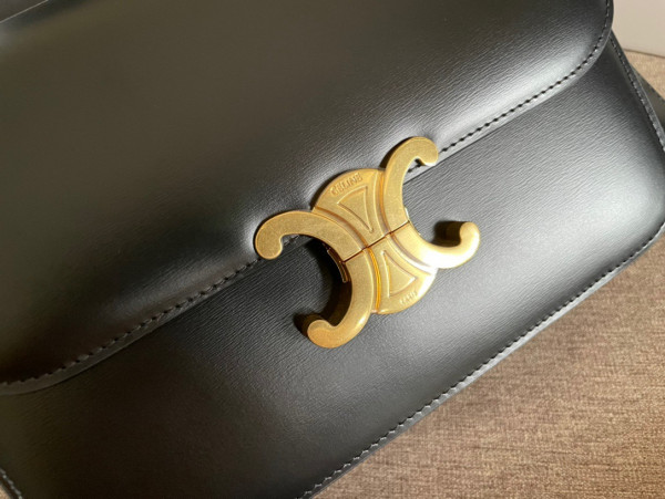 Ce**e classique triomphe bag