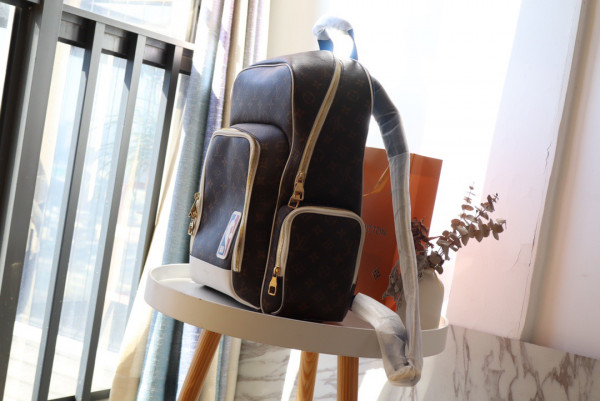 l**is V*t*n lvxnba backpack