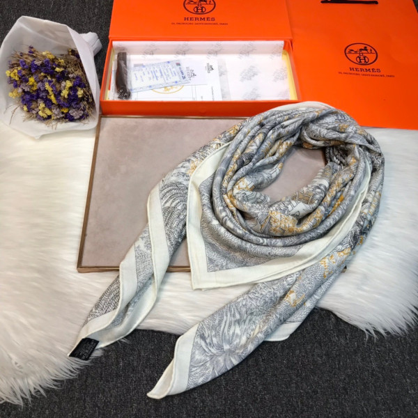 H**mes scarf