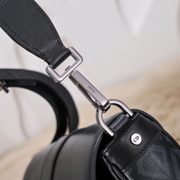 D*or hit the road bag with strap